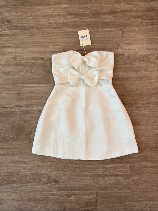 Peppermayo Dresses & Skirts - NWT Peppermayo Girl Crush Bow Mini Dress in White, Size 4